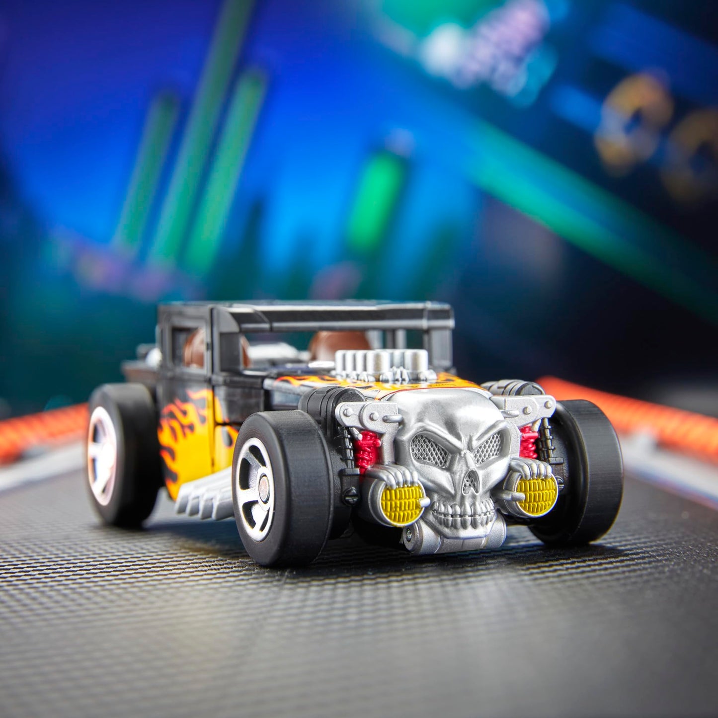 Transformers Hot Wheels x Bone Shaker Deluxe 5-Inch Converting Robot Figure