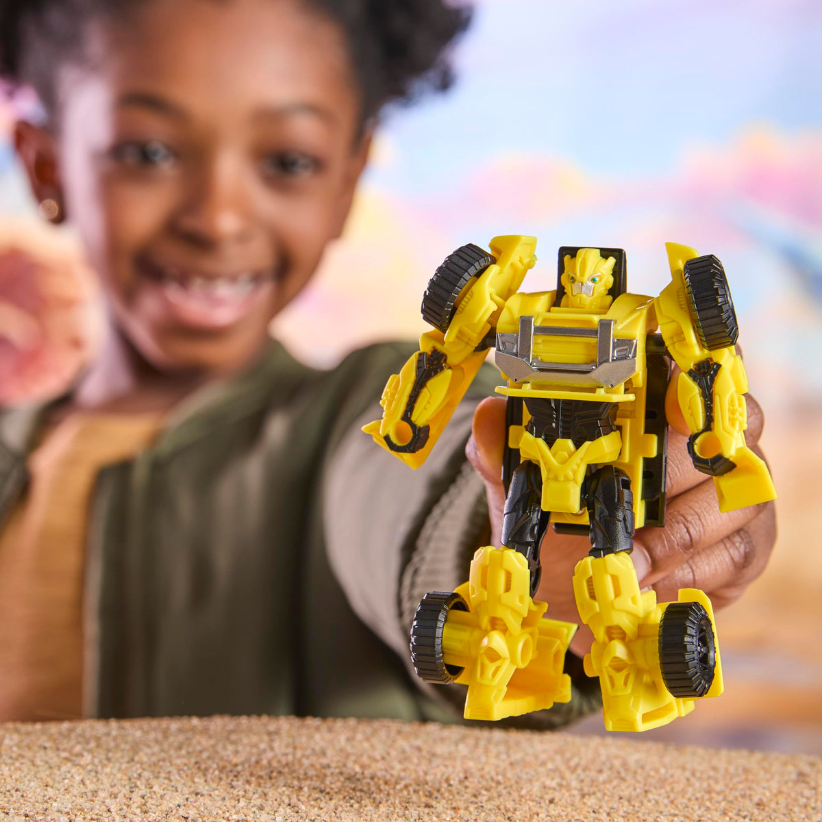 Transformers CYBERWORLD Bumblebee Cyber Changers – 4-Inch Figure with 2-Step Robot to Offroad Vehicle