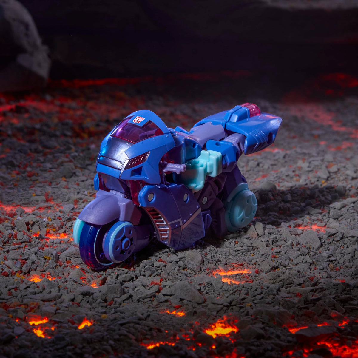 Transformers Legacy United Chromia Deluxe 5.5-Inch Cyberverse Figure | 20‑Step 2‑in‑1
