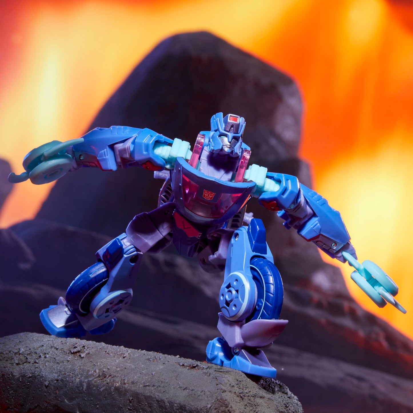 Transformers Legacy United Chromia Deluxe 5.5-Inch Cyberverse Figure | 20‑Step 2‑in‑1