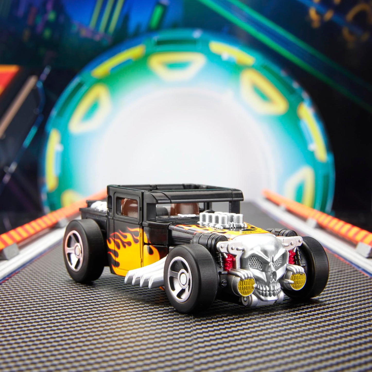 Transformers Hot Wheels x Bone Shaker Deluxe 5-Inch Converting Robot Figure