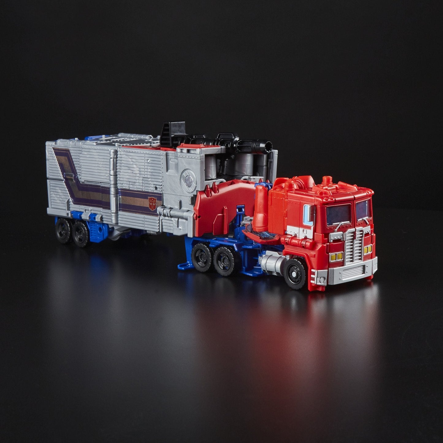 Transformers Generations Power of the Primes Leader Evolution Optimus Prime – Leader Class Figure