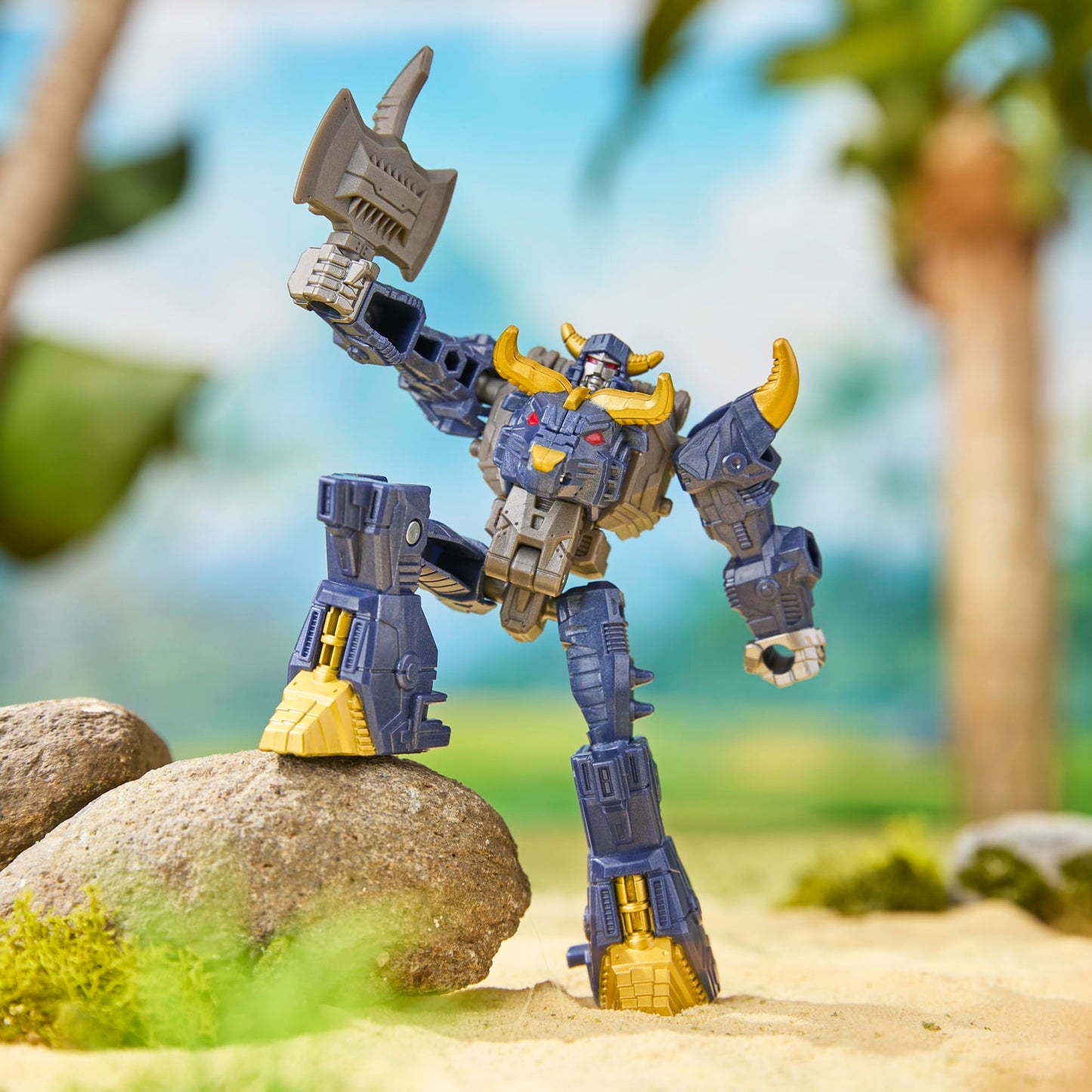 Transformers CYBERWORLD Megatron Cyber Changers 4-Inch Figure | Quick 4-Step Robot-to-Bull Transformation