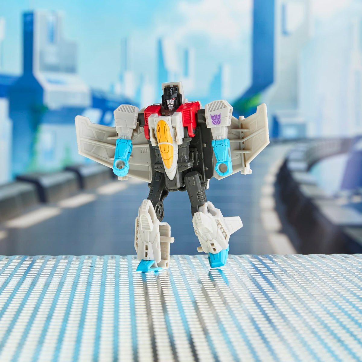Transformers CYBERWORLD Starscream Cyber Changers 4-Inch Action Figure | 2-In-1 Robot to Jet
