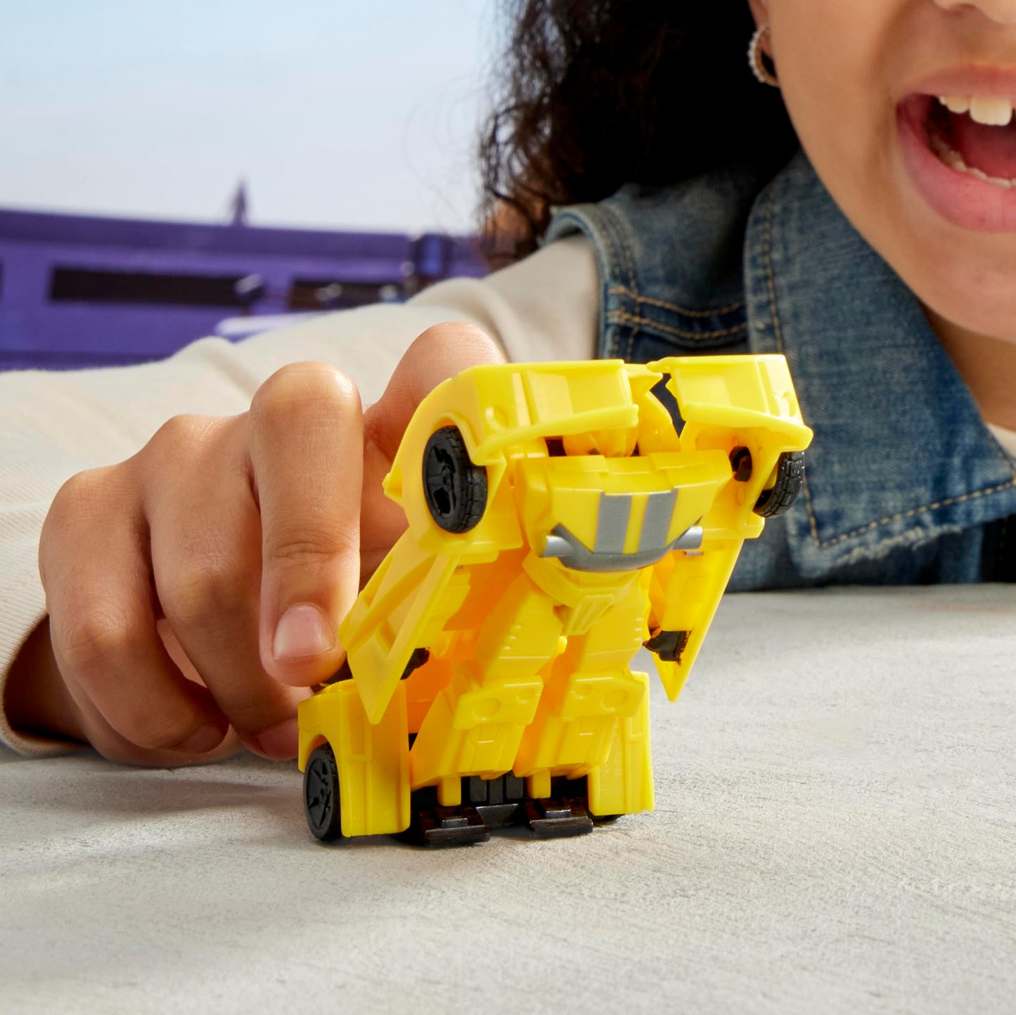 Transformers EarthSpark 1-Step Smash Changer Bumblebee 4-Inch Action Figure