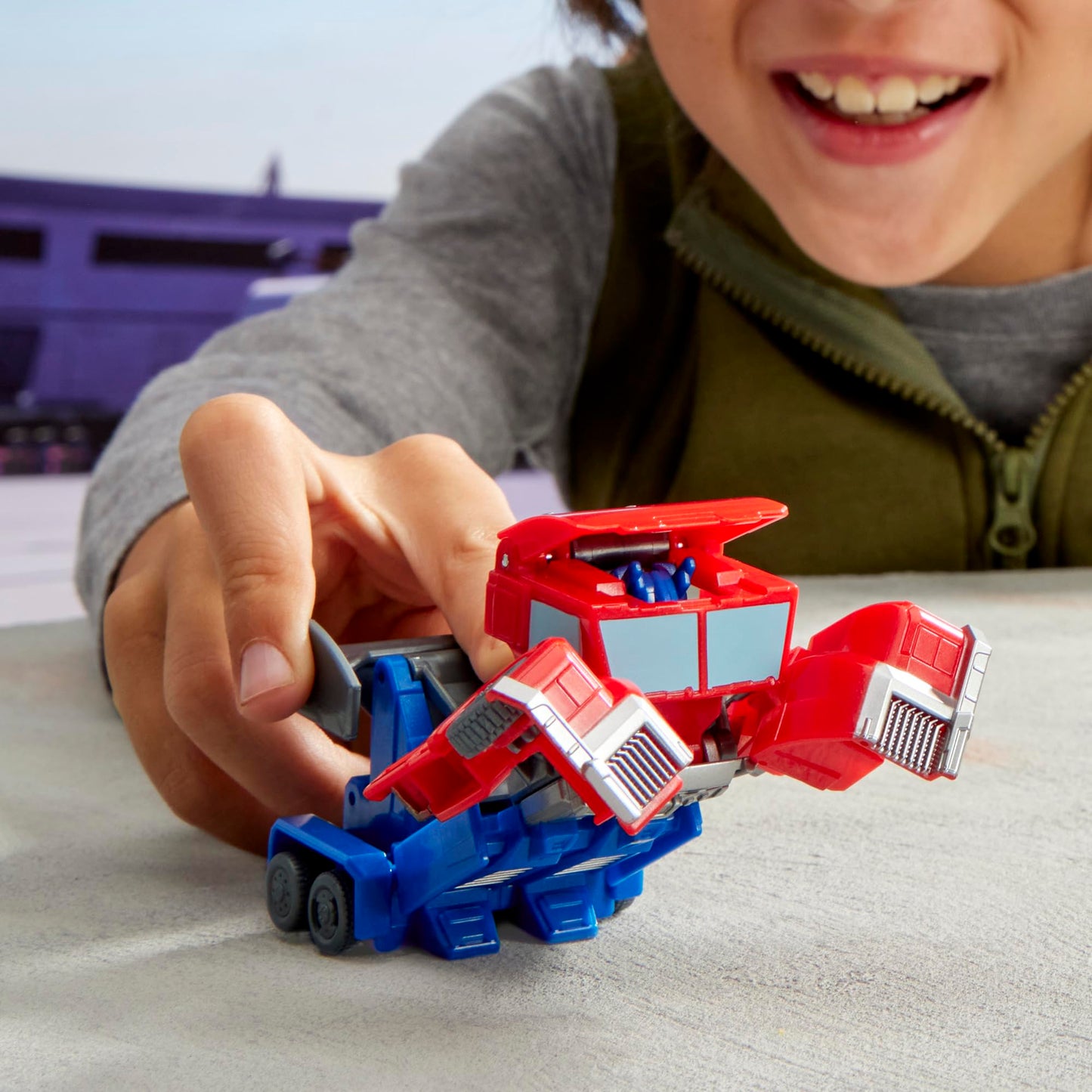 Transformers EarthSpark 1-Step Smash Changers Optimus Prime – 4-Inch Robot Figure