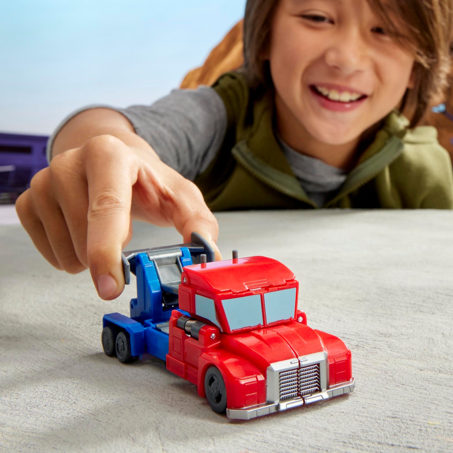 Transformers EarthSpark 1-Step Smash Changers Optimus Prime – 4-Inch Robot Figure