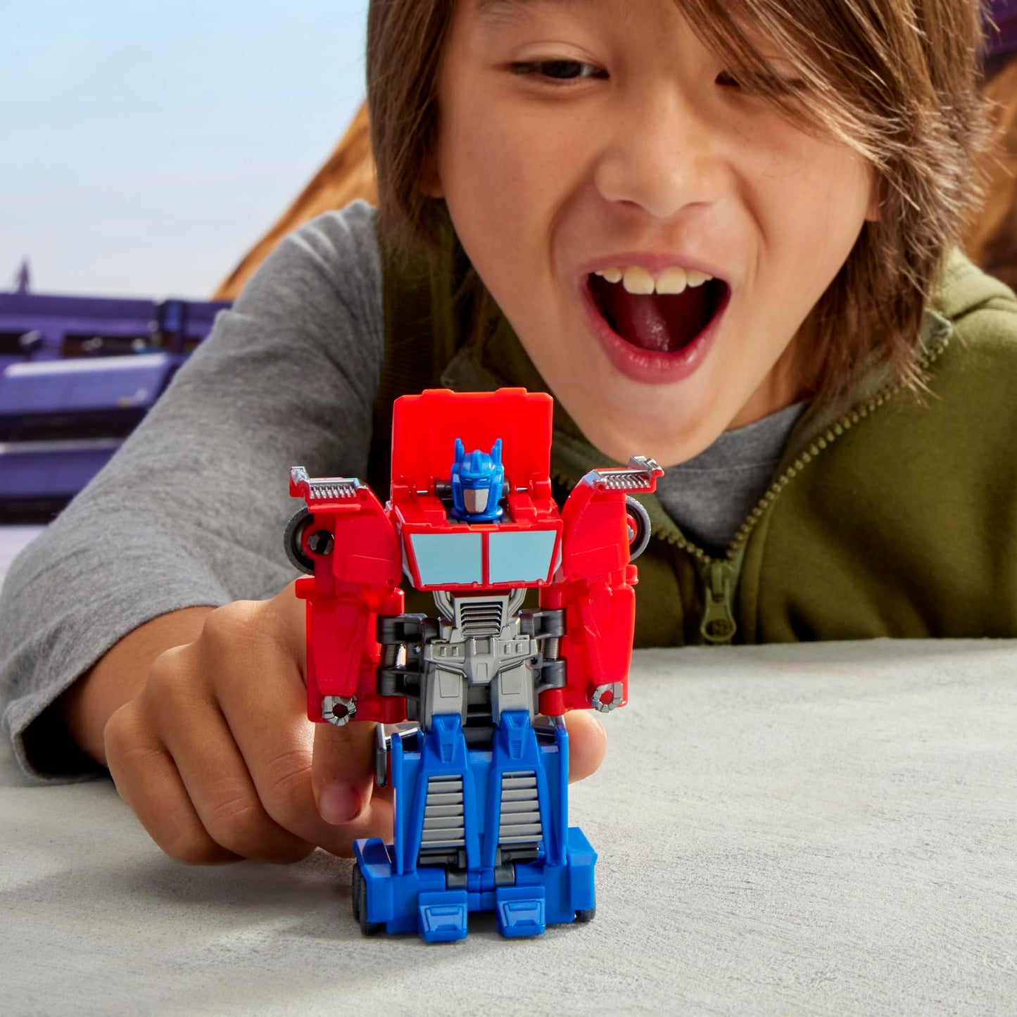 Transformers EarthSpark 1-Step Smash Changers Optimus Prime – 4-Inch Robot Figure
