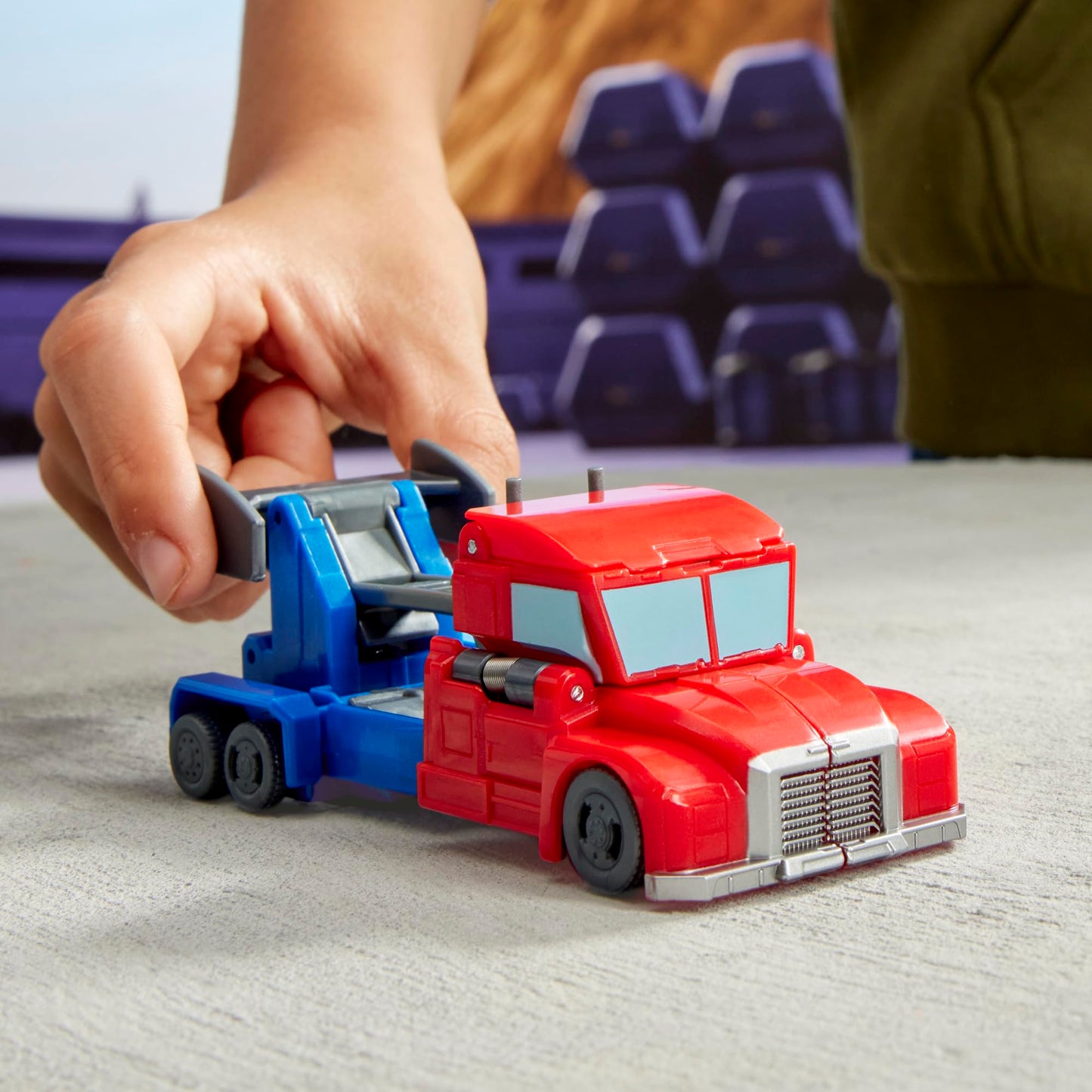 Transformers EarthSpark 1-Step Smash Changers Optimus Prime – 4-Inch Robot Figure