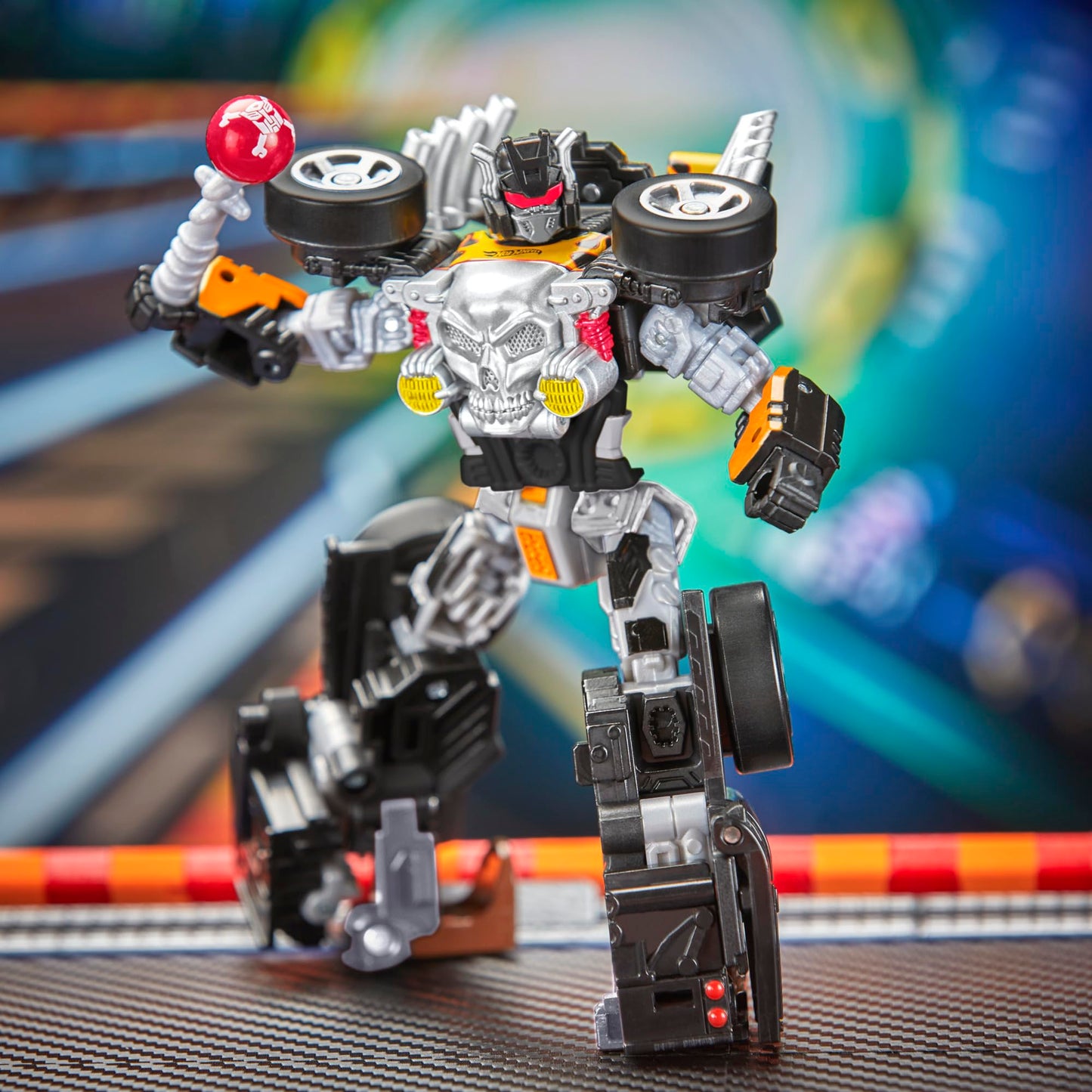 Transformers Hot Wheels x Bone Shaker Deluxe 5-Inch Converting Robot Figure