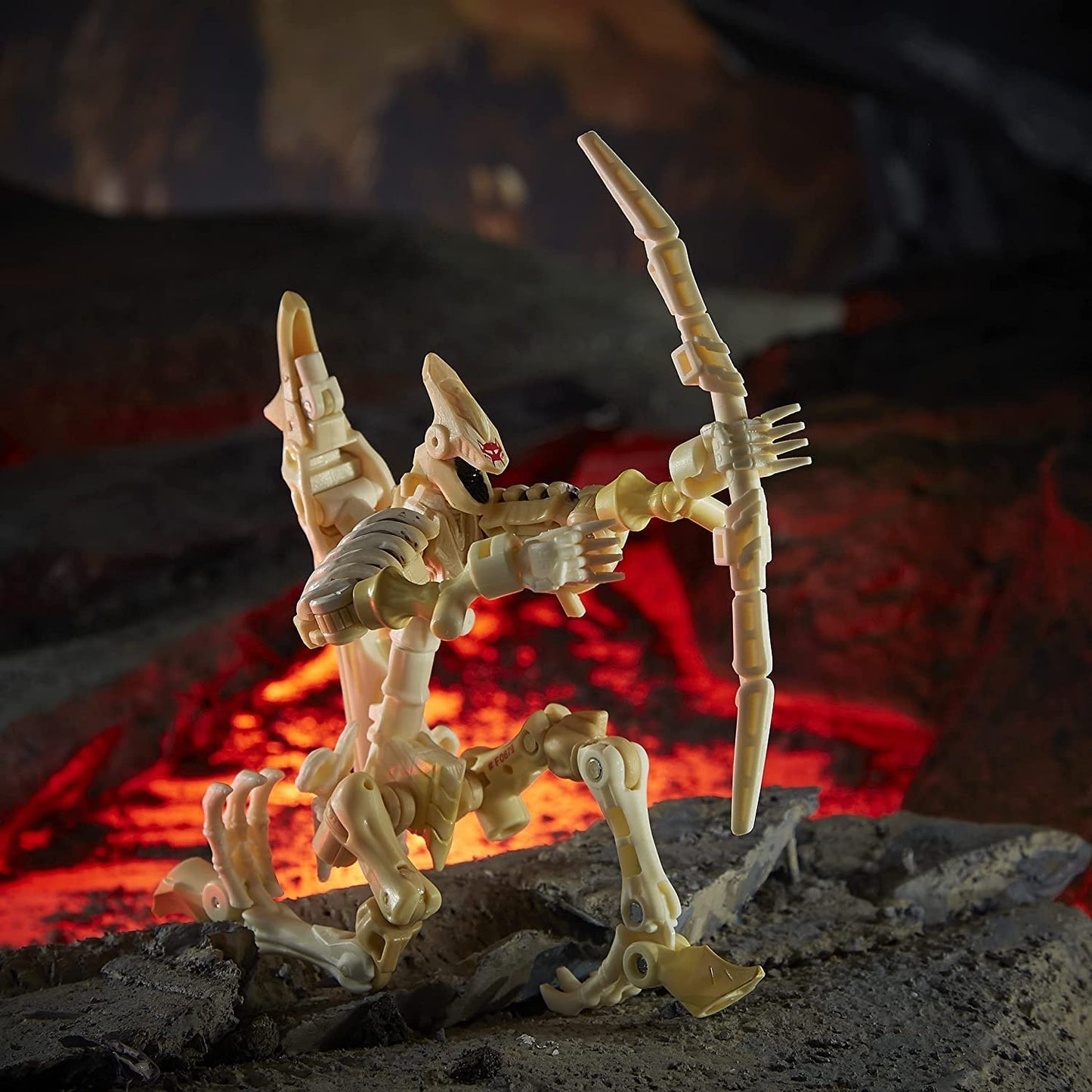 Transformers Generations Kingdom Wingfinger Fossilizer Deluxe Figure (WFC-K25) – 5.5-inch