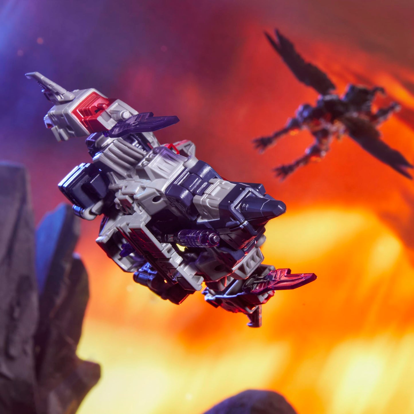 Transformers Legacy United Starscream Voyager Class – 7-Inch Cybertron Universe Action Figure