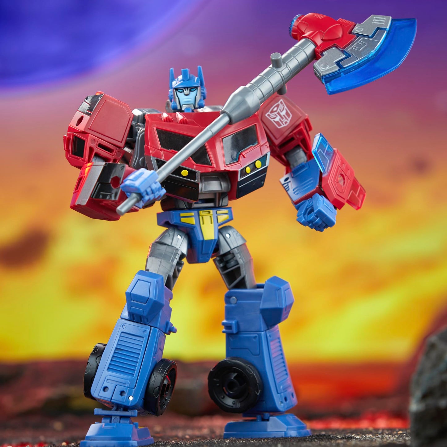 Transformers Legacy United Voyager Class Animated Universe Optimus Prime – 7-Inch Convertible Figure