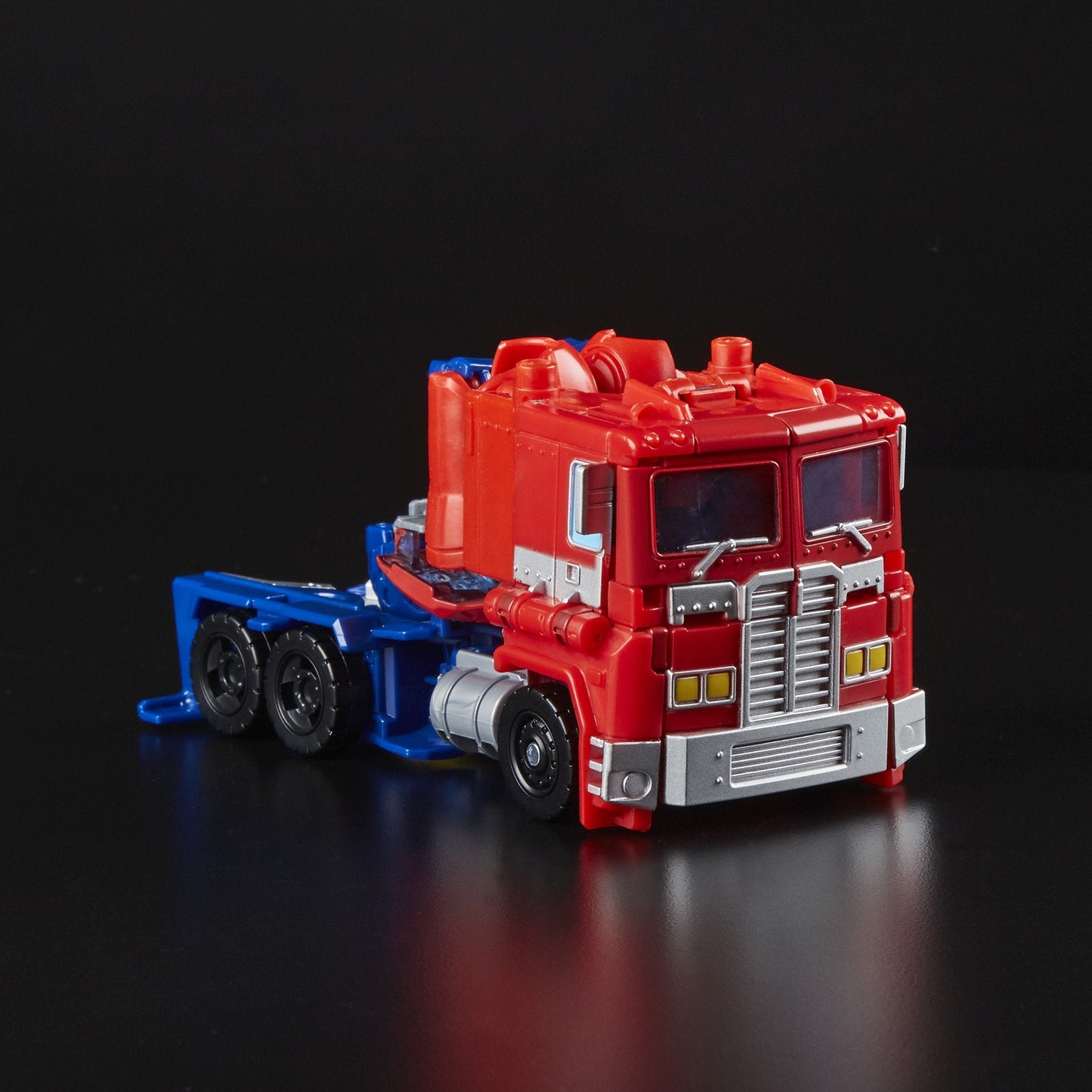 Transformers Generations Power of the Primes Leader Evolution Optimus Prime – Leader Class Figure