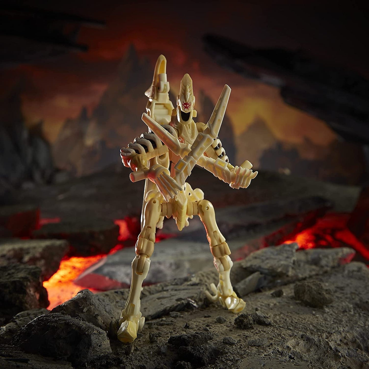 Transformers Generations Kingdom Wingfinger Fossilizer Deluxe Figure (WFC-K25) – 5.5-inch