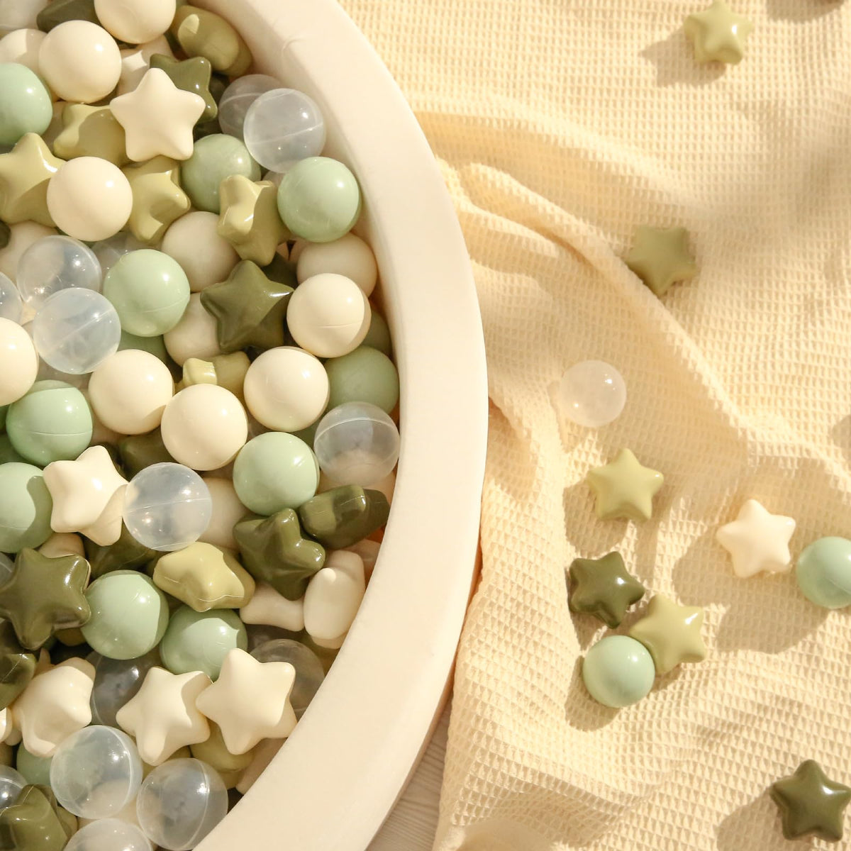TRENDPLAY Star Ball Pit Balls 200-Pc Set – Green & Cream Pearl Colors for Toddlers