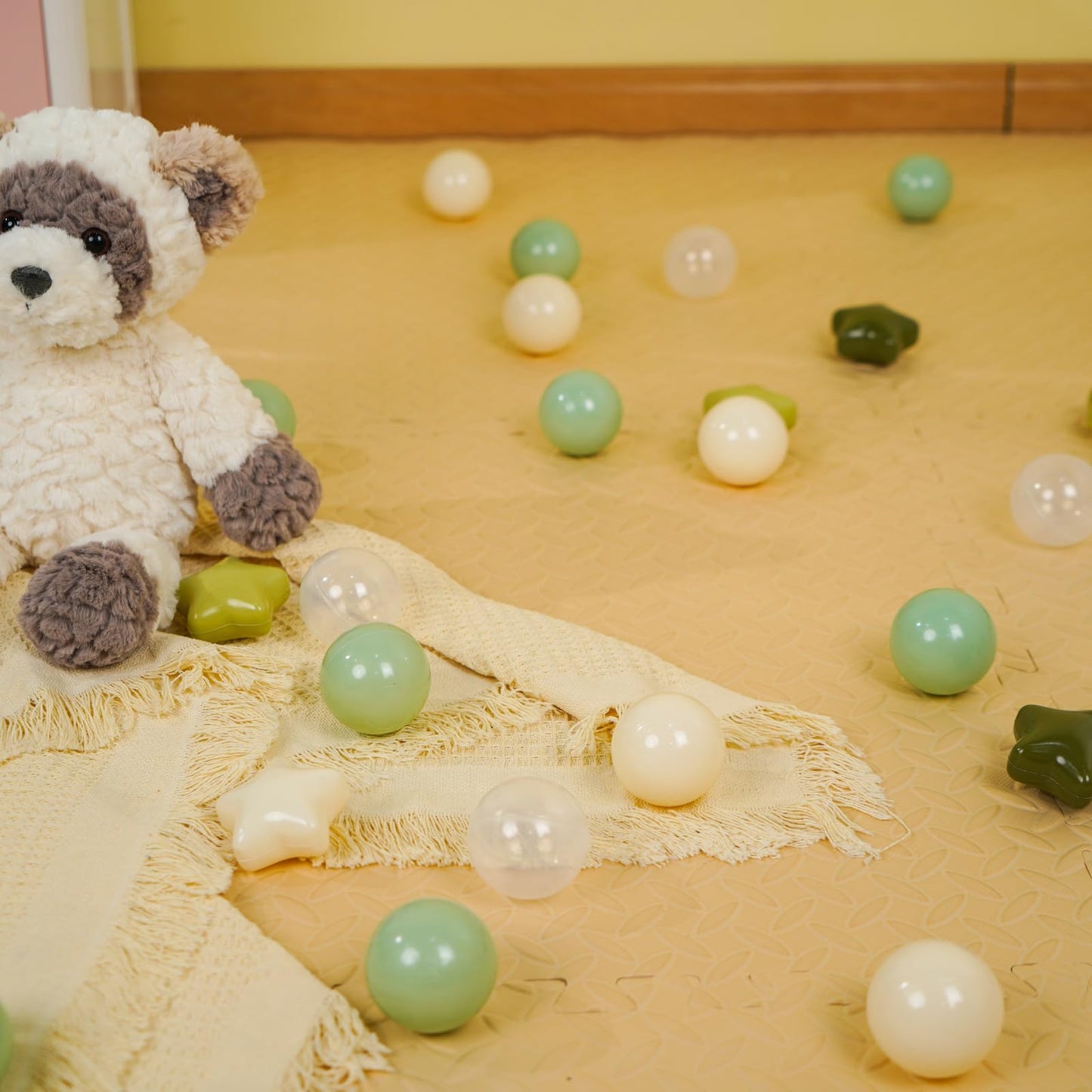 TRENDPLAY Star Ball Pit Balls 200-Pc Set – Green & Cream Pearl Colors for Toddlers