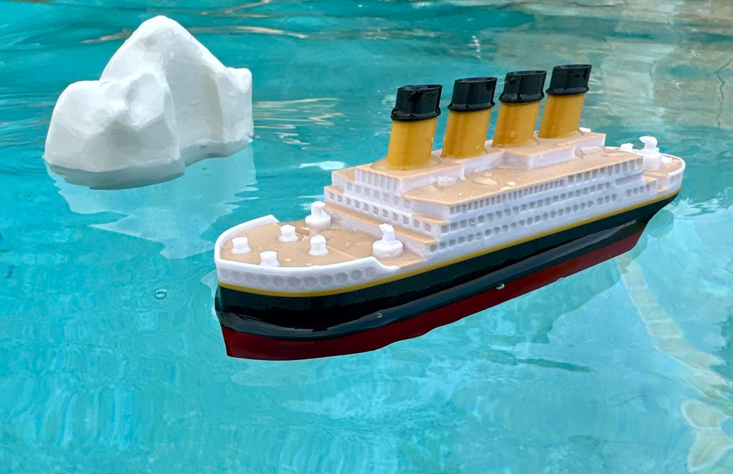 Titanic Toy Gift Set - 6-inch Floating RMS Titanic with Iceberg | Tubtastic