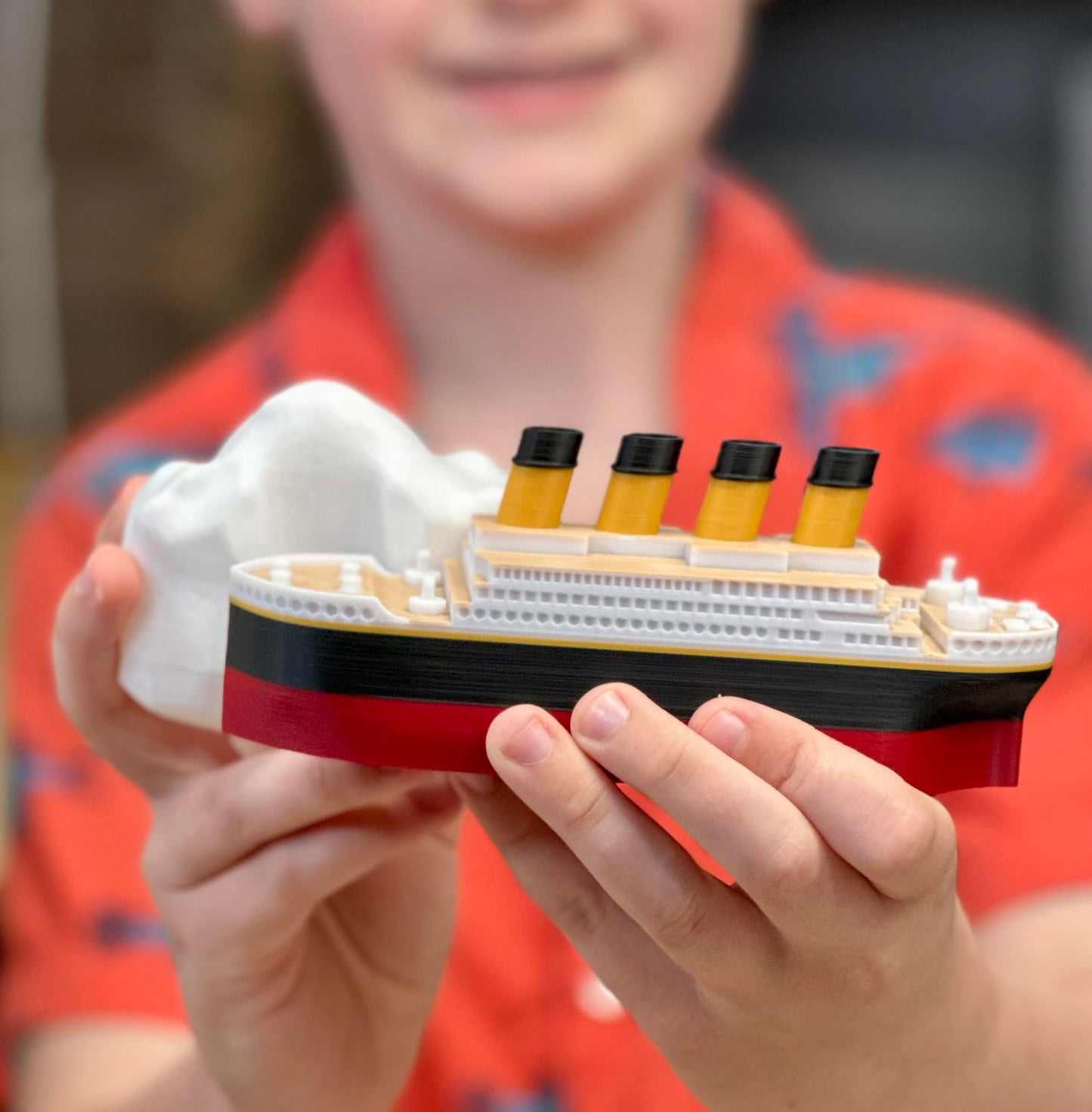 Titanic Toy Gift Set - 6-inch Floating RMS Titanic with Iceberg | Tubtastic