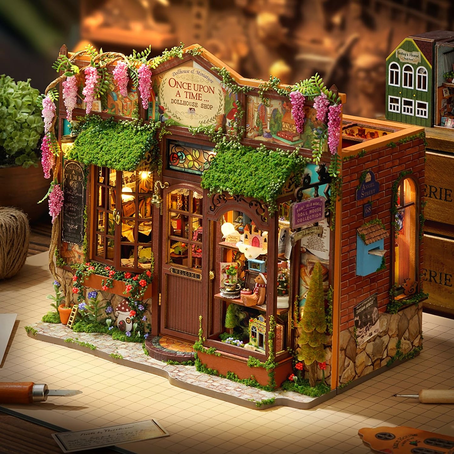 TuKIIE DIY Miniature House Kit 1:24 Scale – Open & Closed Dollhouse with Dust-Proof Cover