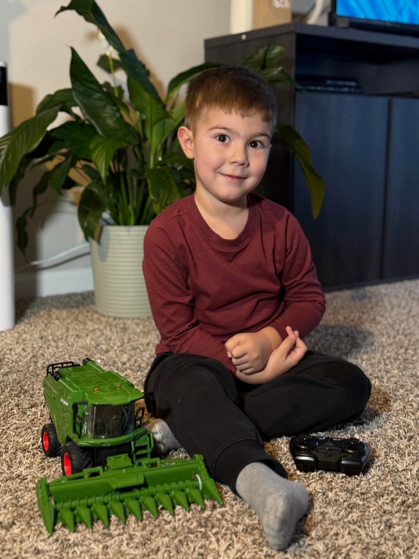 Uarzt Remote Control Combine Harvester Toy — Realistic Corn Head RC Tractor for Kids 3+ (1/24 Scale)