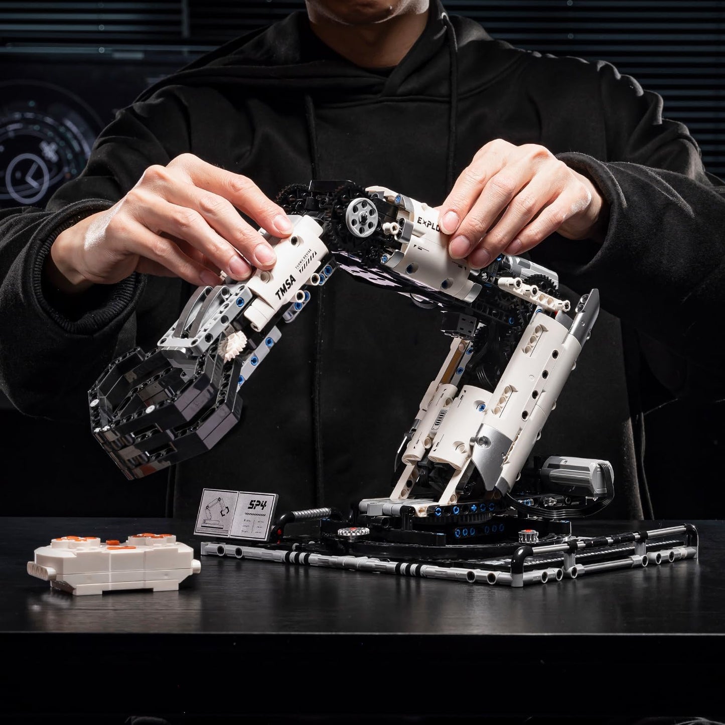 UNCLE BRICK Mechanical Technical Arm Building Set with Remote Control – 784 Pcs STEM Robotic Arm