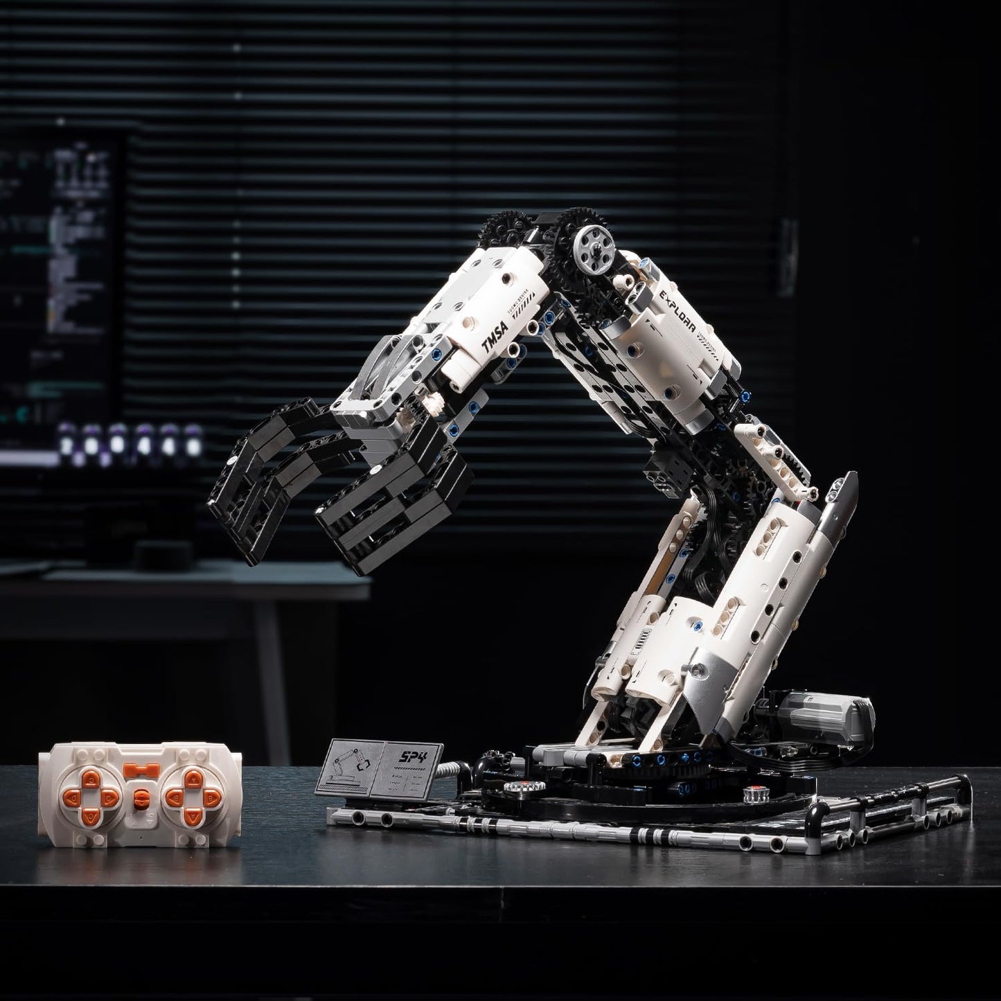 UNCLE BRICK Mechanical Technical Arm Building Set with Remote Control – 784 Pcs STEM Robotic Arm