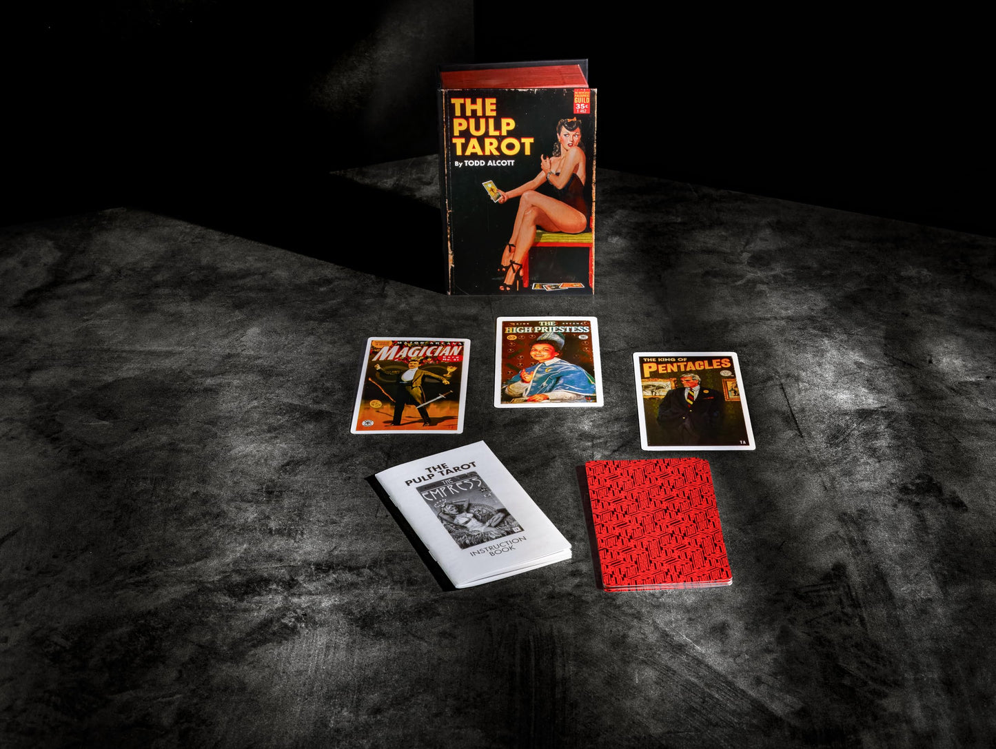 Pulp Magazines Themed Tarot Deck – 78 Cards | The Unemployed Philosophers Guild
