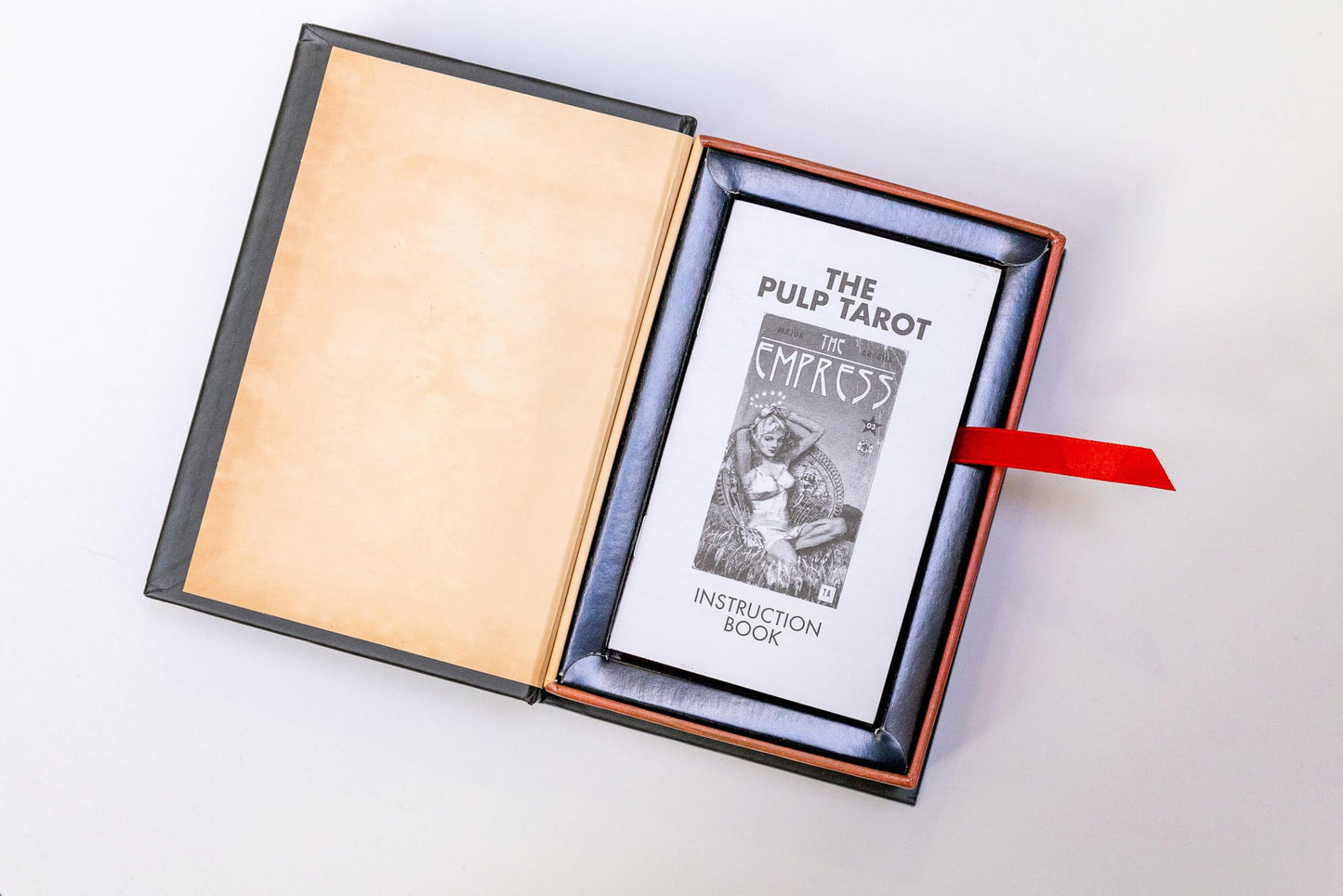 Pulp Magazines Themed Tarot Deck – 78 Cards | The Unemployed Philosophers Guild