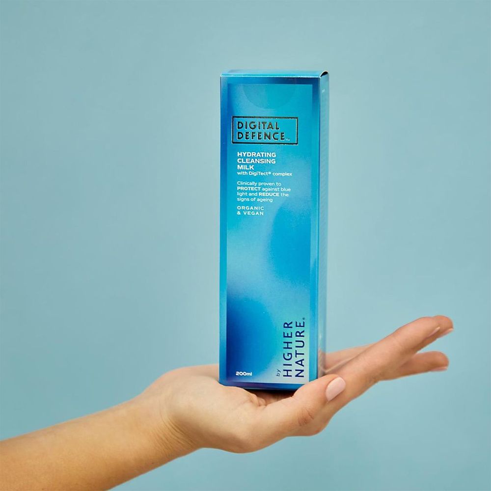 Ultra-Light Cleansing Milk w/ Digital Defence Hydration, 200ml