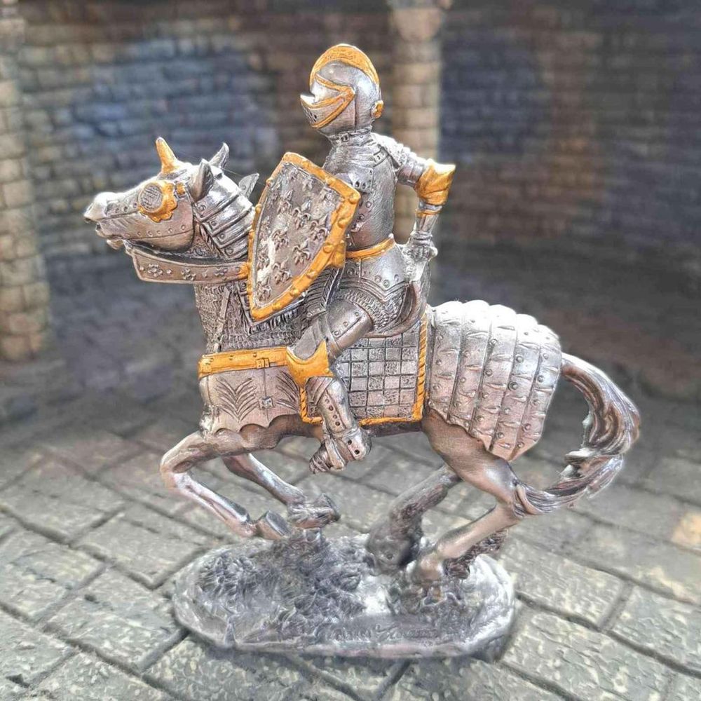 16th Century Mounted Knight Collectable Figure (hand-cast statue sculpture) 10cm Height
