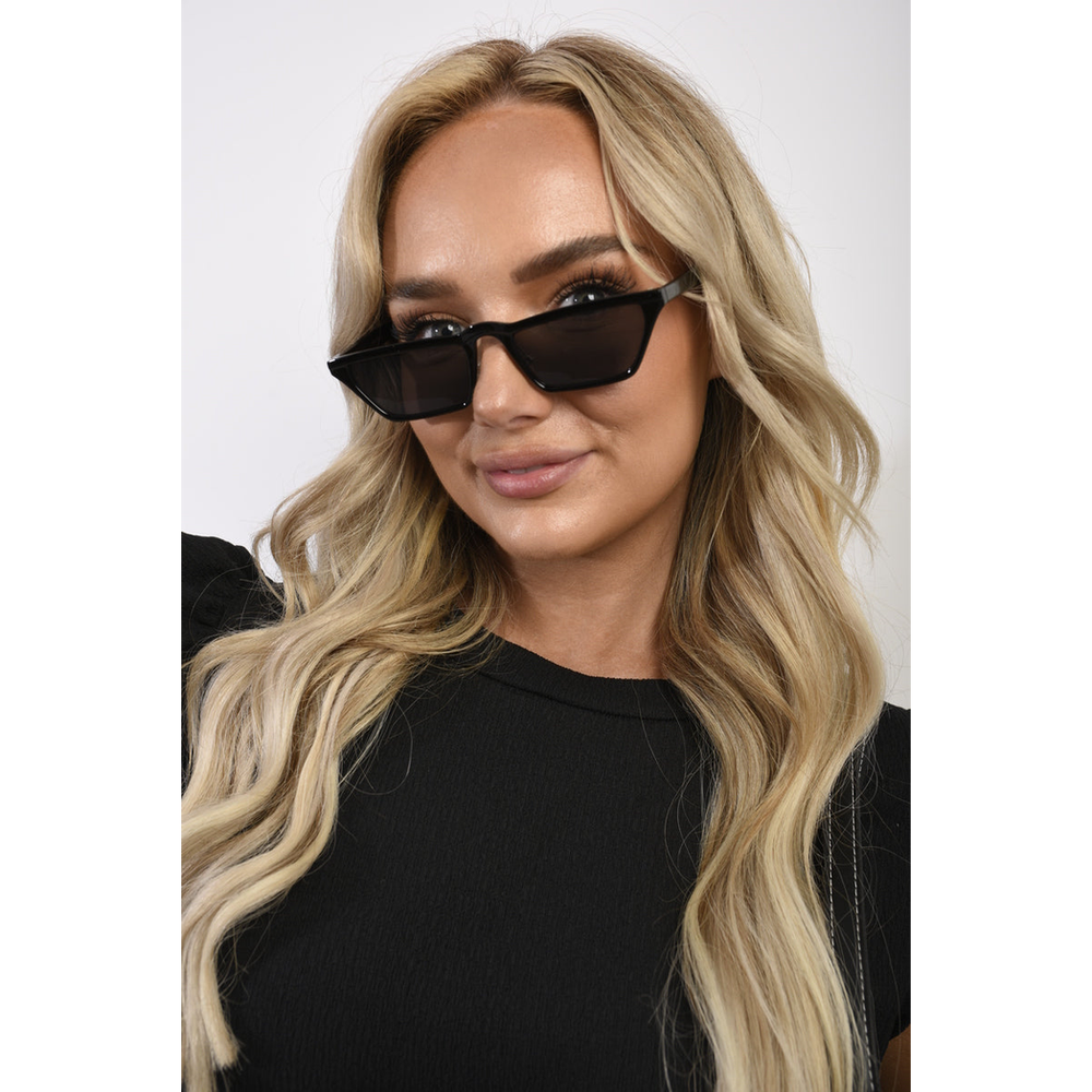 Sleek Rylan Skinny Trapezoid Sunglasses: Stand Out with Style and Confidence!