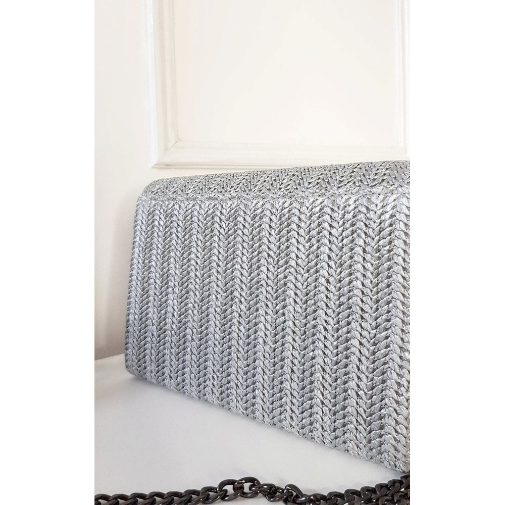 Woven Handbag: Wicker Material, Front Clip, Chain Strap. Cross Body. Grey.
