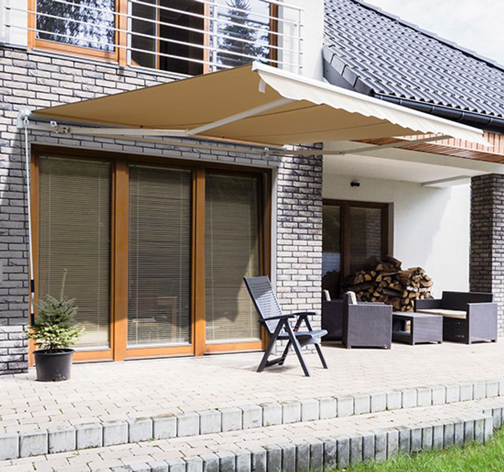 Outsunny 3m x 2.5m Manual Retractable Awning - Sturdy Frame, Water-Resistant Fabric, Easy Installation