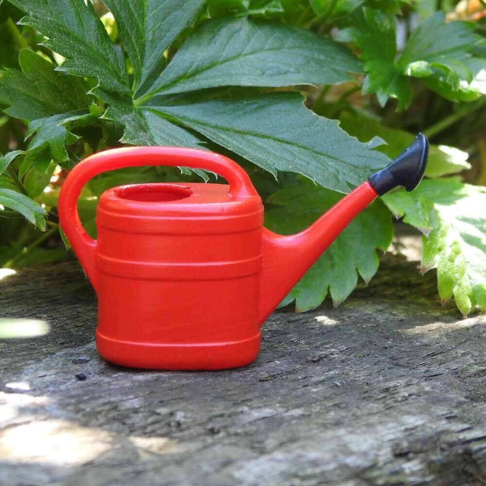 Whitefurze G28WC 7L Watering Can - Red: Wraparound Handle, Detachable Sprinkler Rose, Easy to Pour - Indoor and Outdoor Use