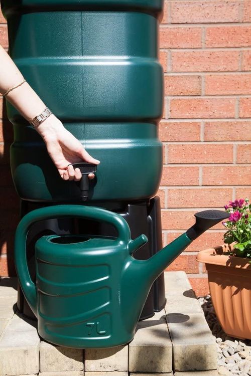 Whitefurze G29WB 100 Liter Capacity Complete Water Butt Kit w/ Stand Easy to fit Space saving, Diverter, Tap, T Piece & Hose for your lawn and garden - Green