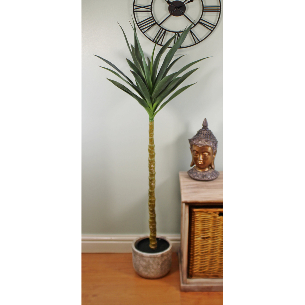 Realistic Artificial Yucca Tree, 130cm - High-Quality Single Trunk, Indoor/Outdoor Use - Detailed & Lifelike