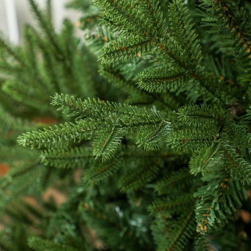 HOMCOM 5 Foot Artificial Christmas Tree with Realistic Hinged Branches