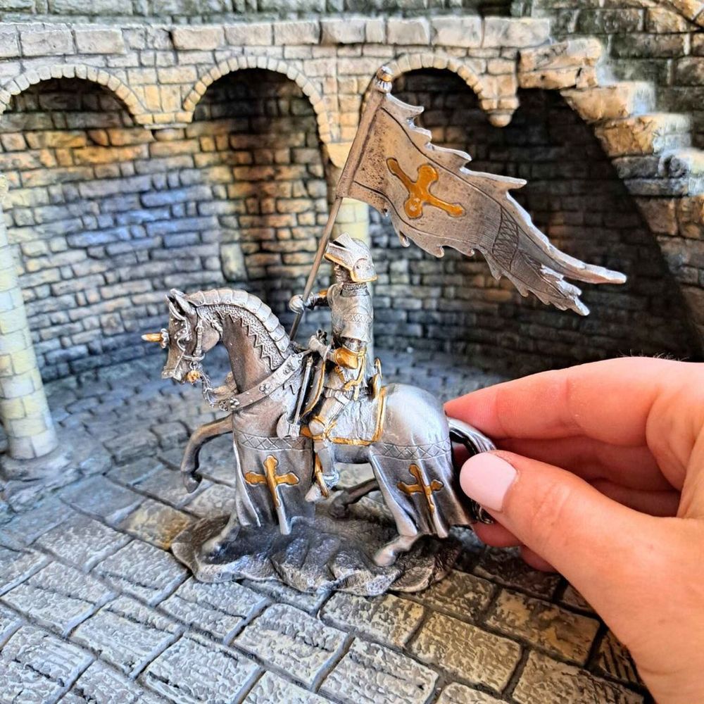 Mounted Pennant Knight (hand-cast statue sculpture) 9.5cm Height