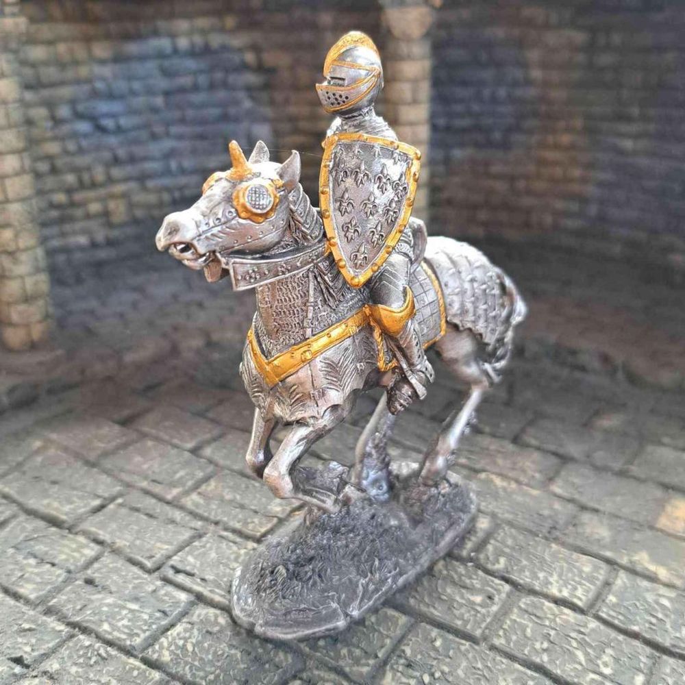 16th Century Mounted Knight Collectable Figure (hand-cast statue sculpture) 10cm Height
