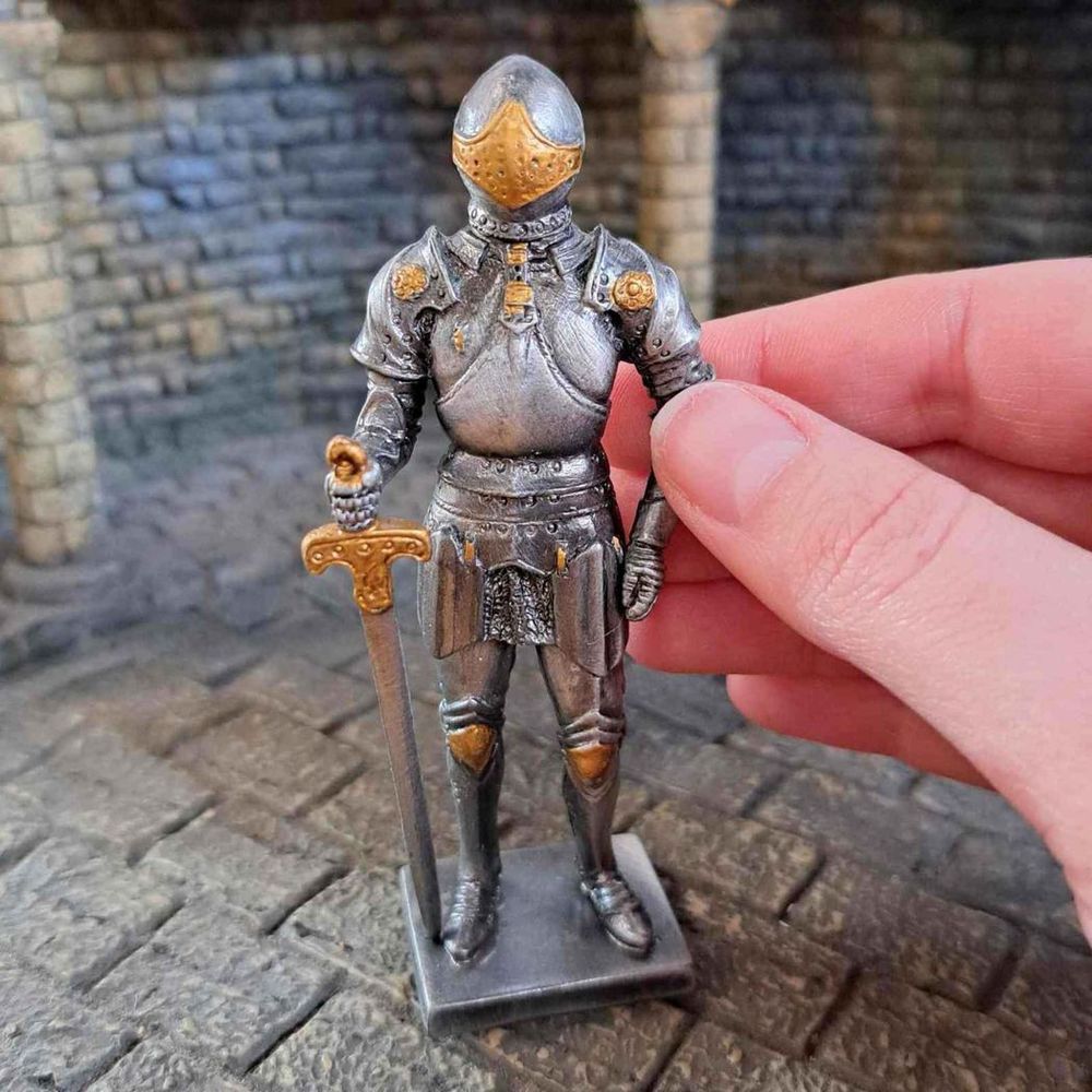 Knight In Armour (hand-cast statue sculpture) 11cm Height