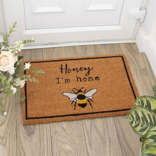ممسحة أرجل بتصميم نحلة بعبارة "Natural Honey I’m Home"