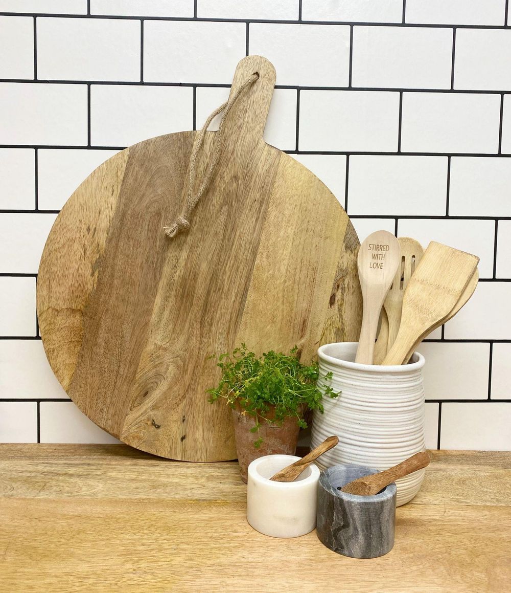Premium Wooden Round Chopping Board: High-Quality, Durable, Elegant - Perfect for Entertaining & Displaying Food