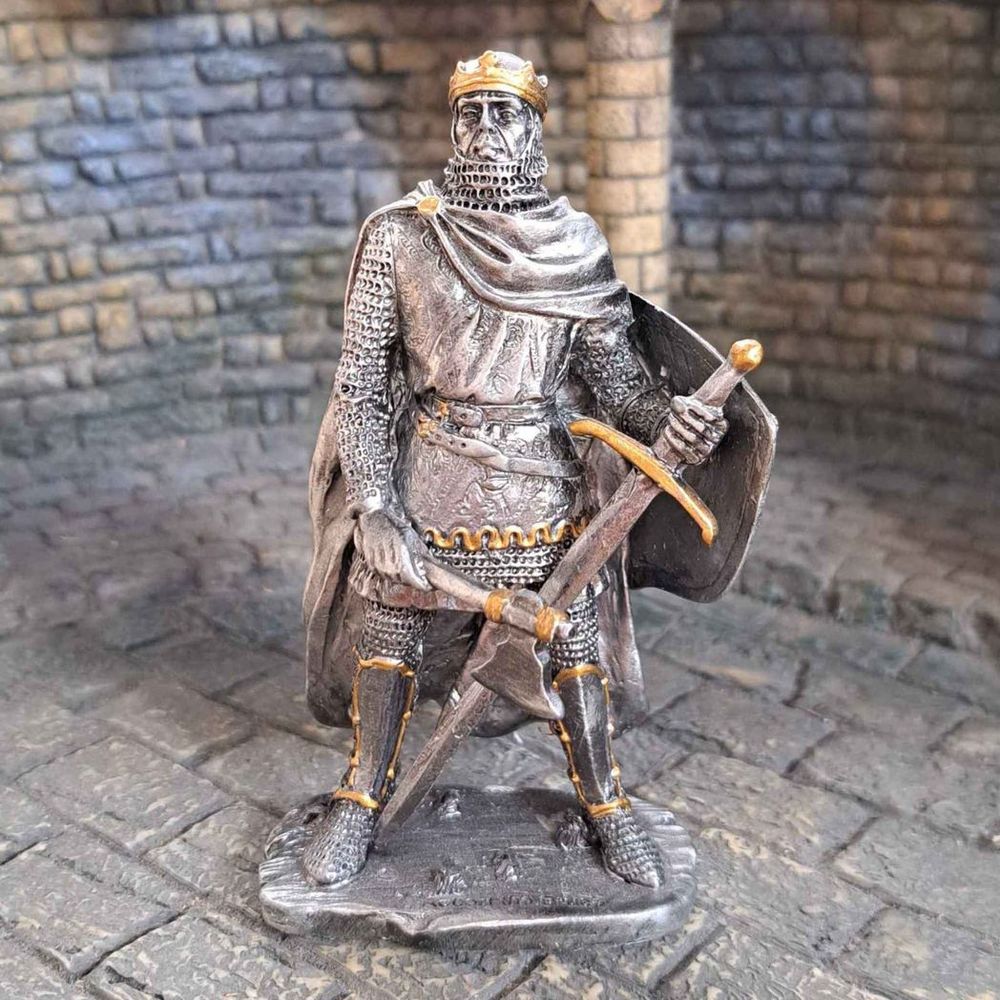 Robert the Bruce Statue with longsword and handaxe 10cm height King of Scots
