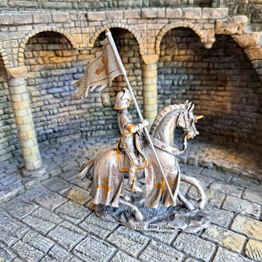 Mounted Pennant Knight (hand-cast statue sculpture) 9.5cm Height