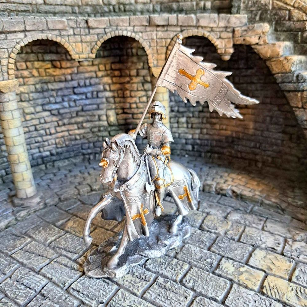 Mounted Pennant Knight (hand-cast statue sculpture) 9.5cm Height