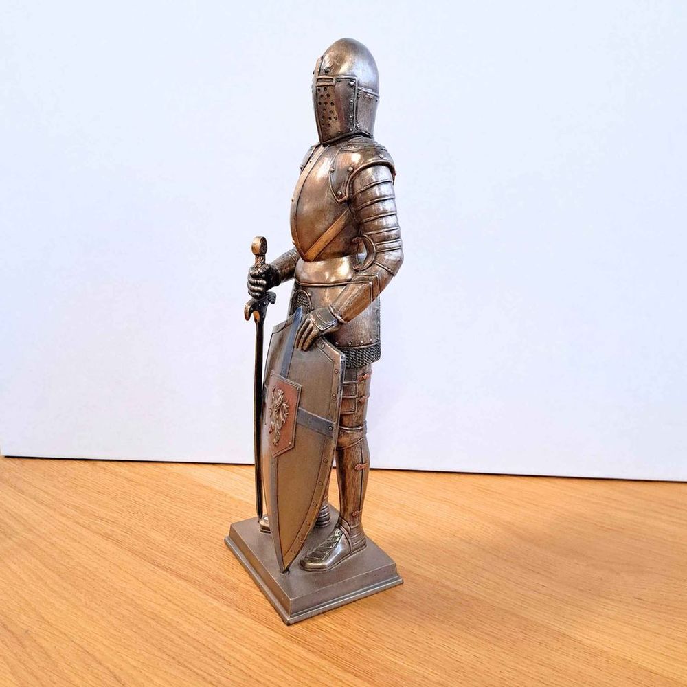 Medieval Knight with Lion Rampant Shield (hand-cast statue sculpture) 10cm Height