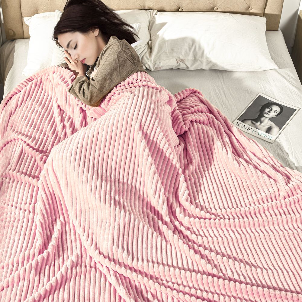 HOMCOM Flannel Fleece Blanket King Size Pink - Warm & Cozy 230 x 230cm - Soft & Versatile Throw for Bed, Sofa, or Outdoors - Machine Washable