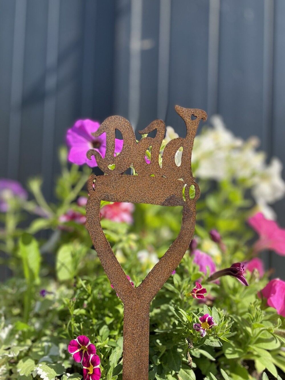DAD on a Spade Garden Sign - Rusty Metal Outdoor Decor - Perfect Gift for Fathers Day