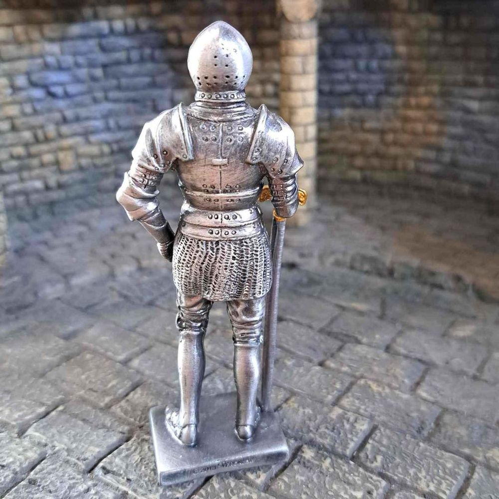 Knight In Armour (hand-cast statue sculpture) 11cm Height